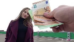 Alexandra face un film porno pentru 300 euro